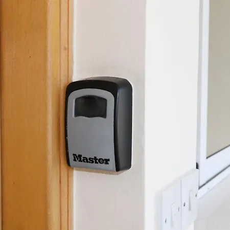 Апартаменты Sunset With Pool & 10 Mins To Venus